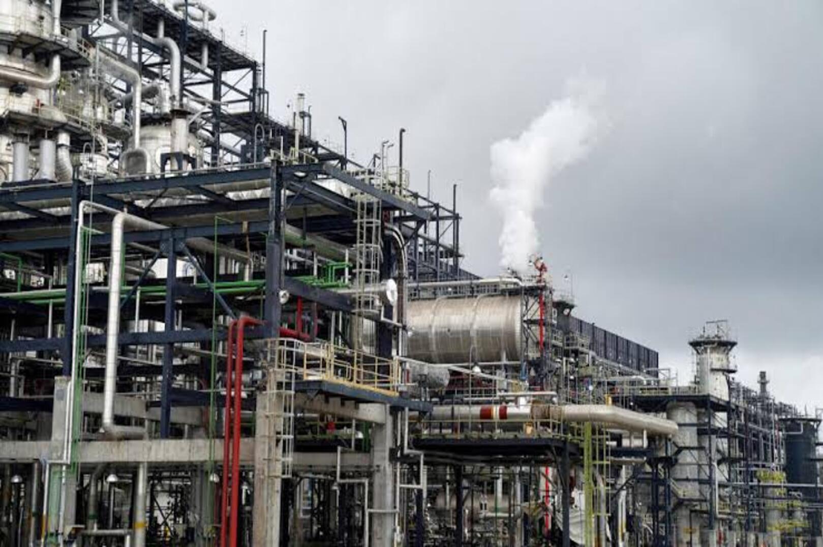 Nigeria: Dangote Refinery returns to naira fuel sales amid crude supply challenges